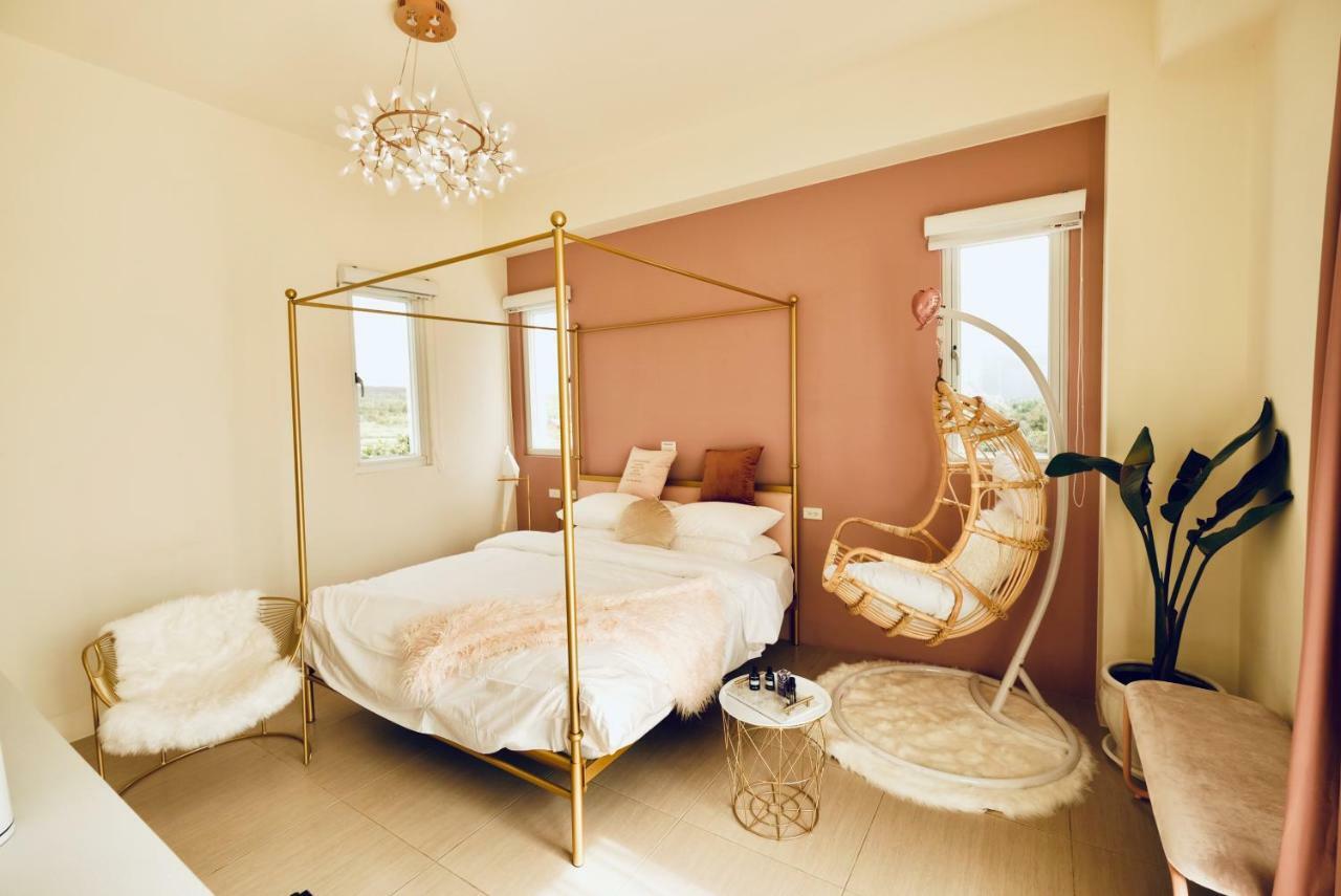 Burano Yellow Villa Hengchun Exterior photo